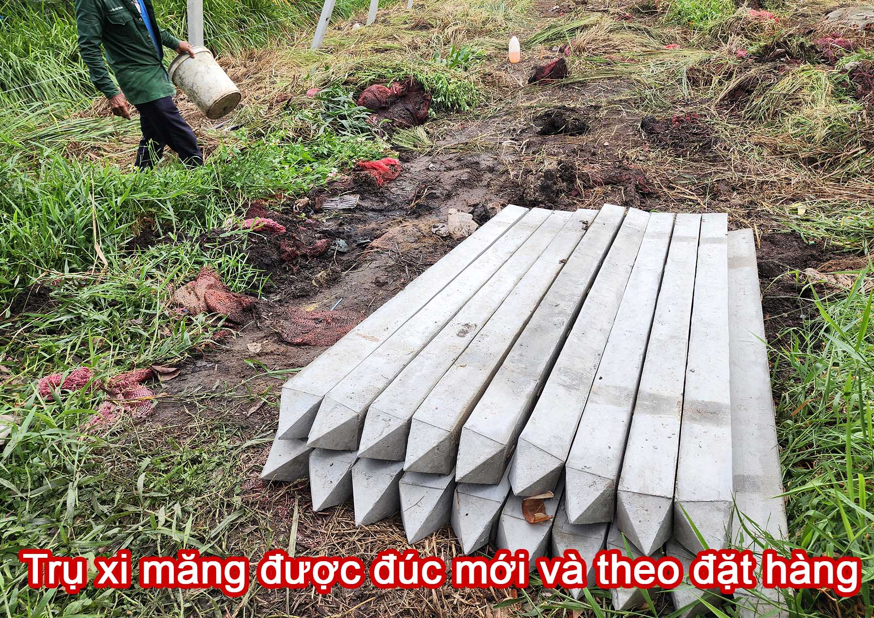 Trụ xi măng được đ&uacute;c sẵn v&agrave; theo đặt h&agrave;ng.jpg (760 KB)