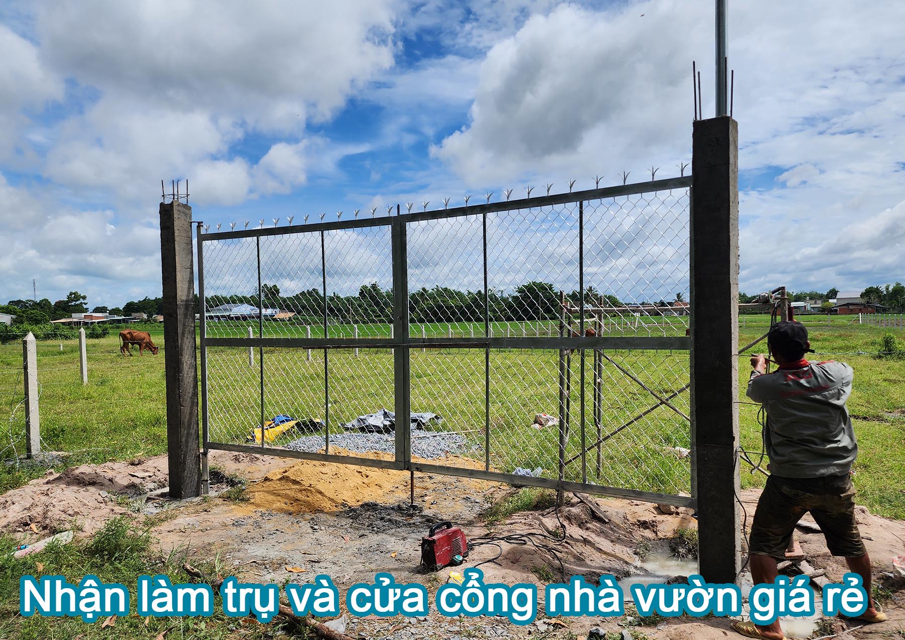 Nhận l&agrave;m trụ v&agrave; cửa cổng nh&agrave; vườn gi&aacute; rẻ.jpg (637 KB)